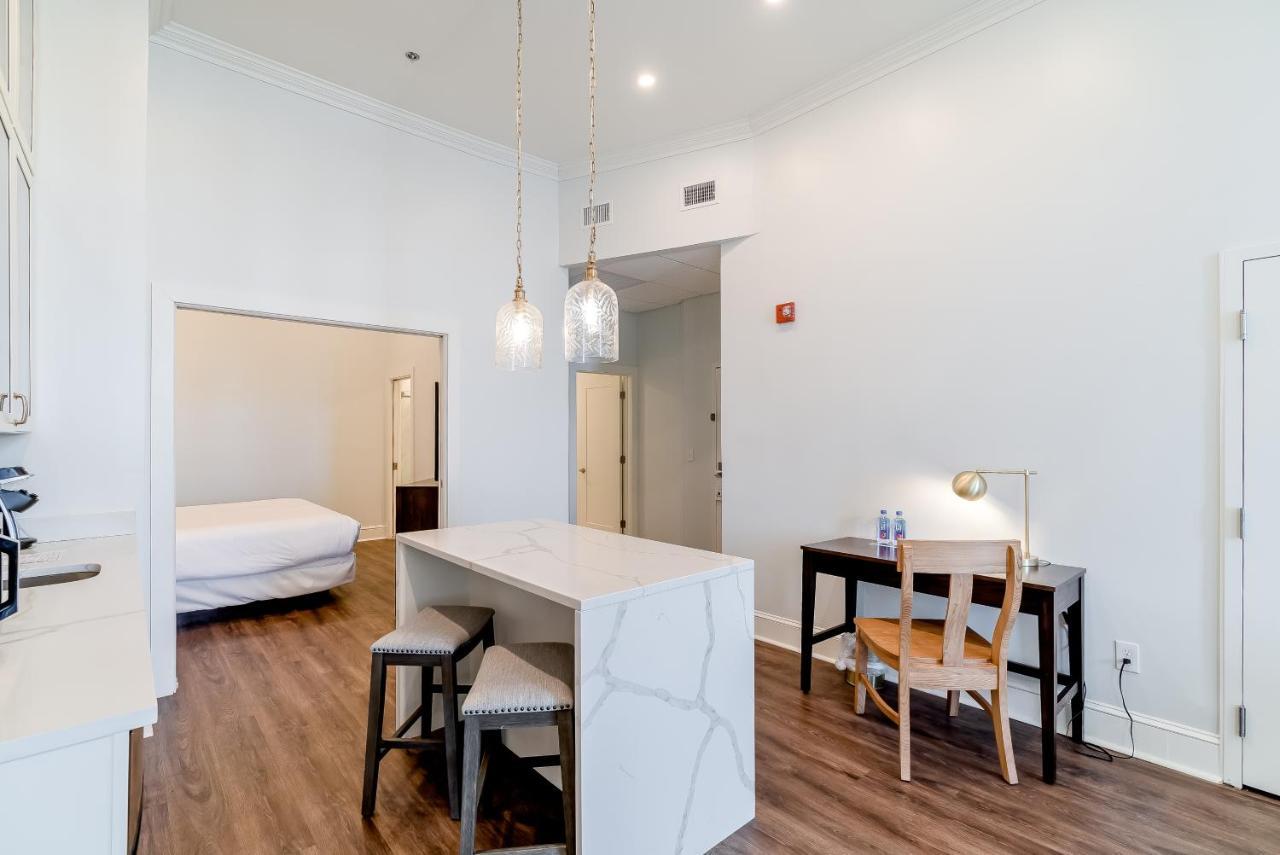 Chateau Renault Egg Harbor City Экстерьер фото
