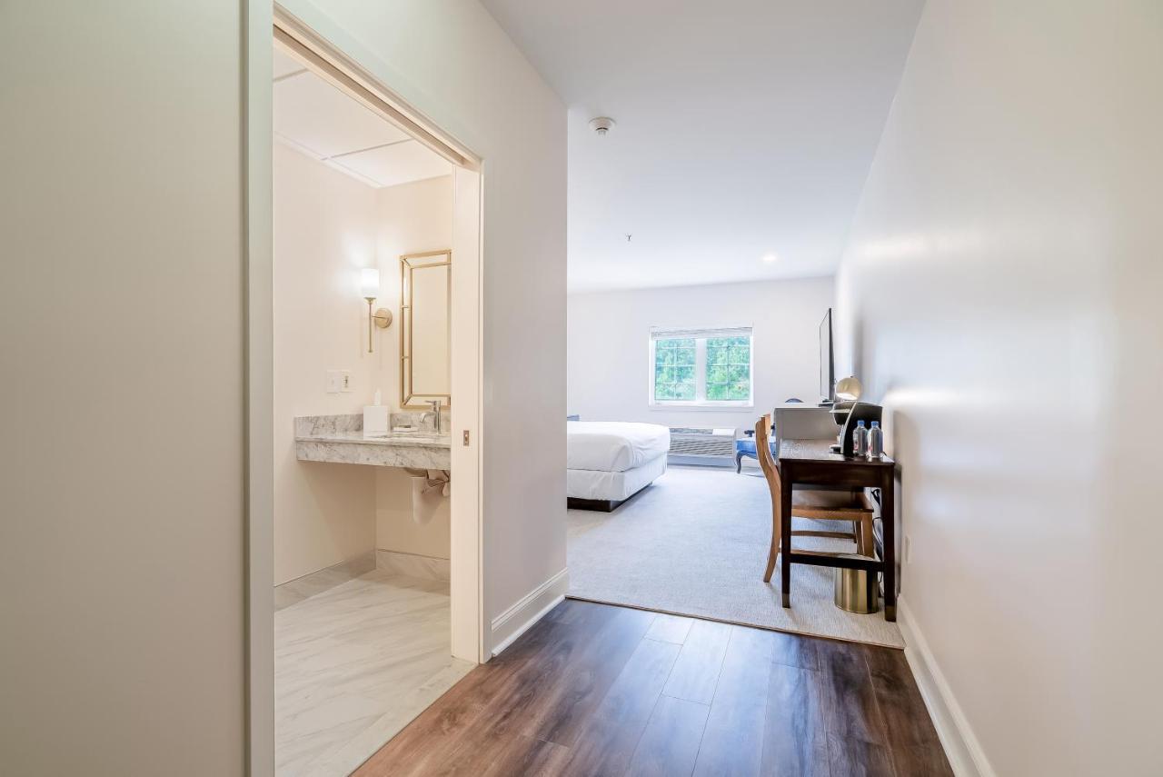 Chateau Renault Egg Harbor City Экстерьер фото