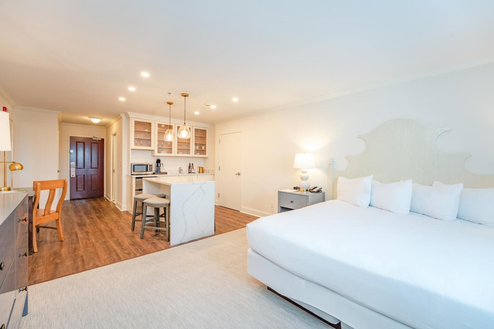 Chateau Renault Egg Harbor City Экстерьер фото