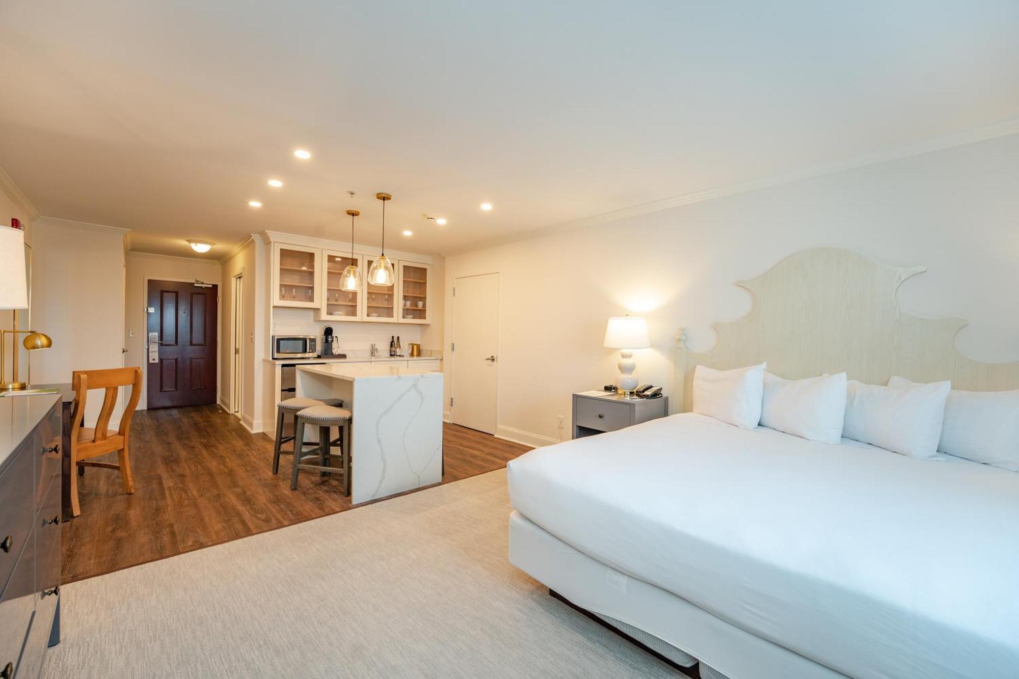 Chateau Renault Egg Harbor City Экстерьер фото